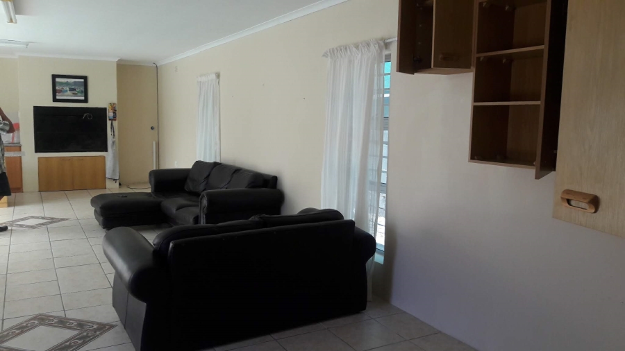 4 Bedroom Property for Sale in Middedorp Western Cape